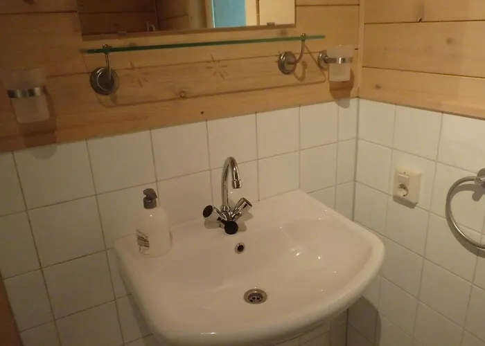 H8 مكان تخييم